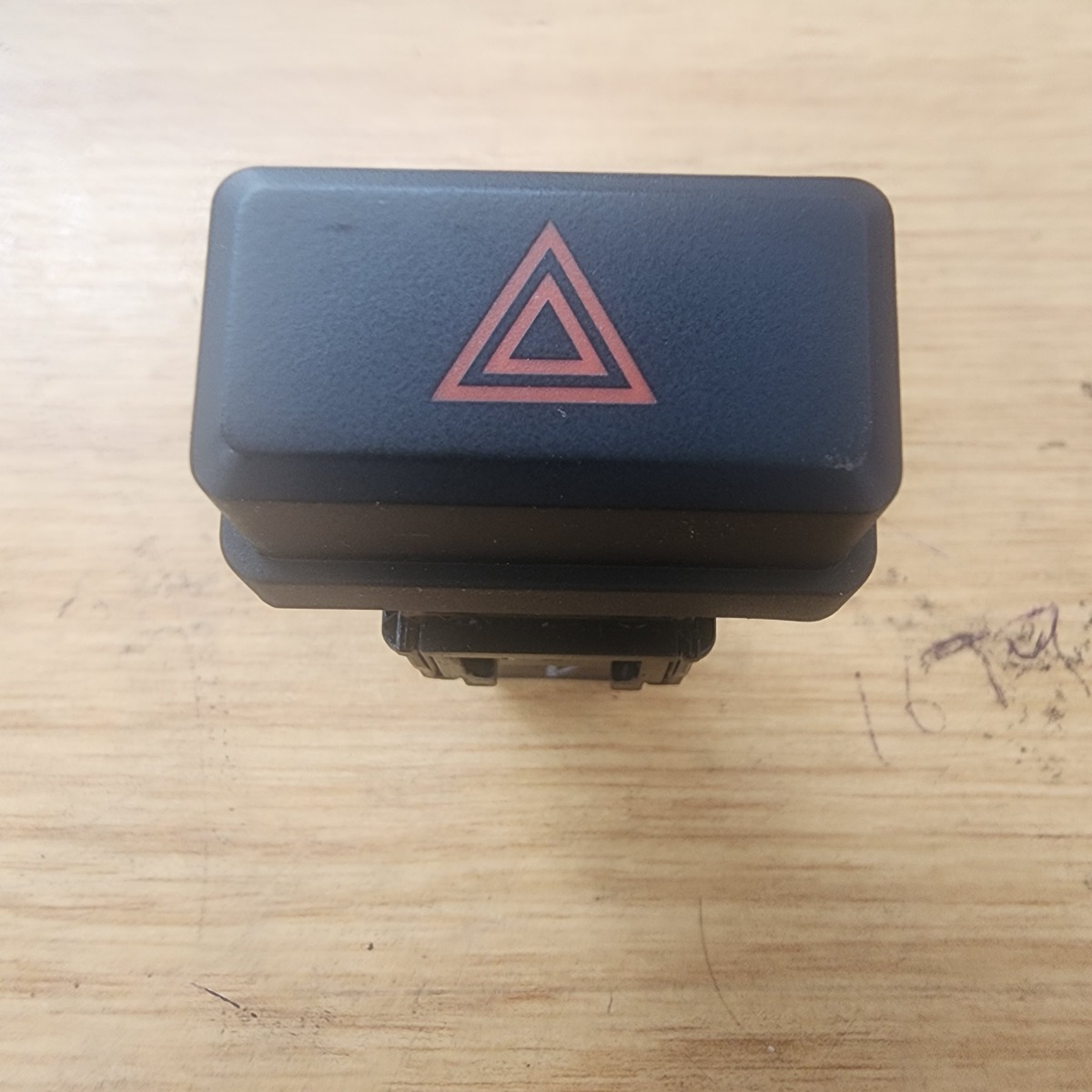 SCORPIO/PICK UP HAZARD SWITCH