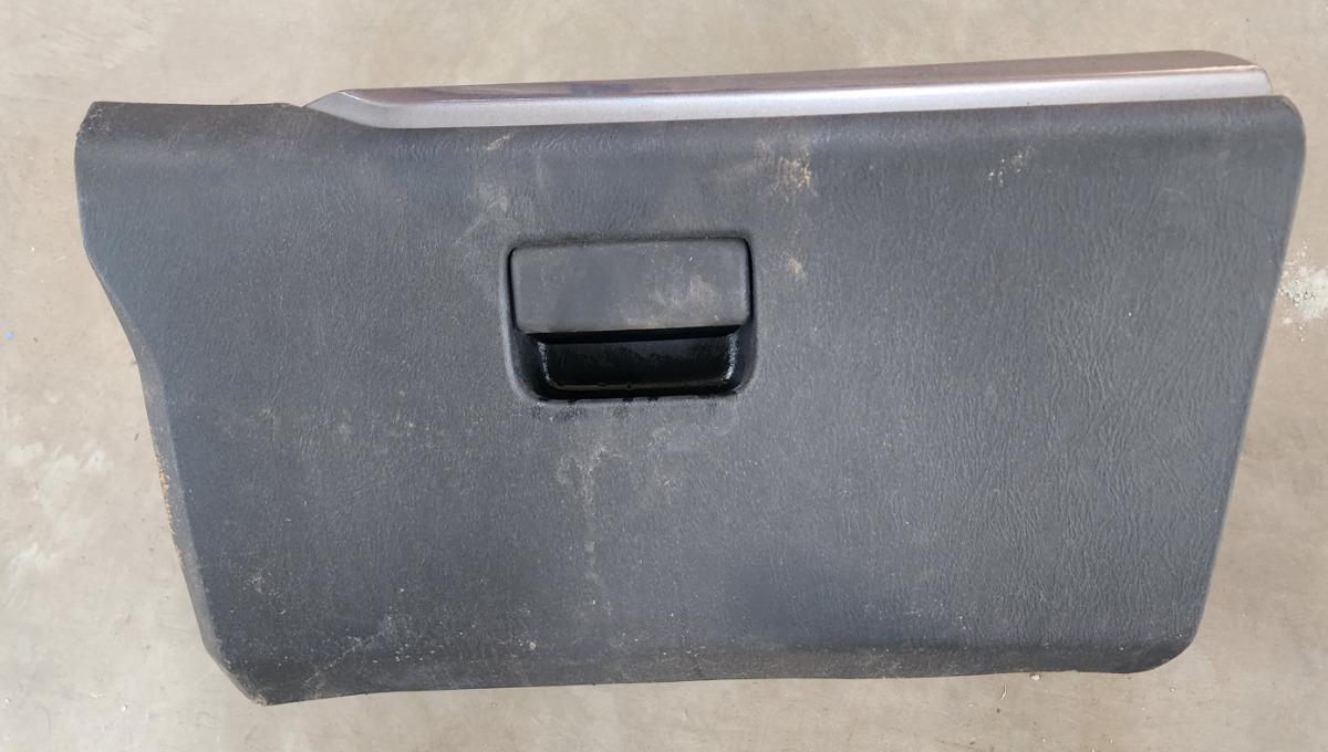 SCORPIO/PICK UP CUBBY ASSY