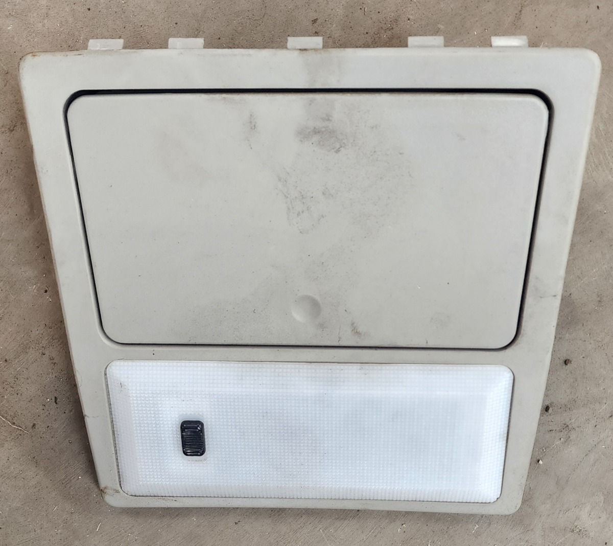 SCORPIO/PICK UP DOME LIGHT