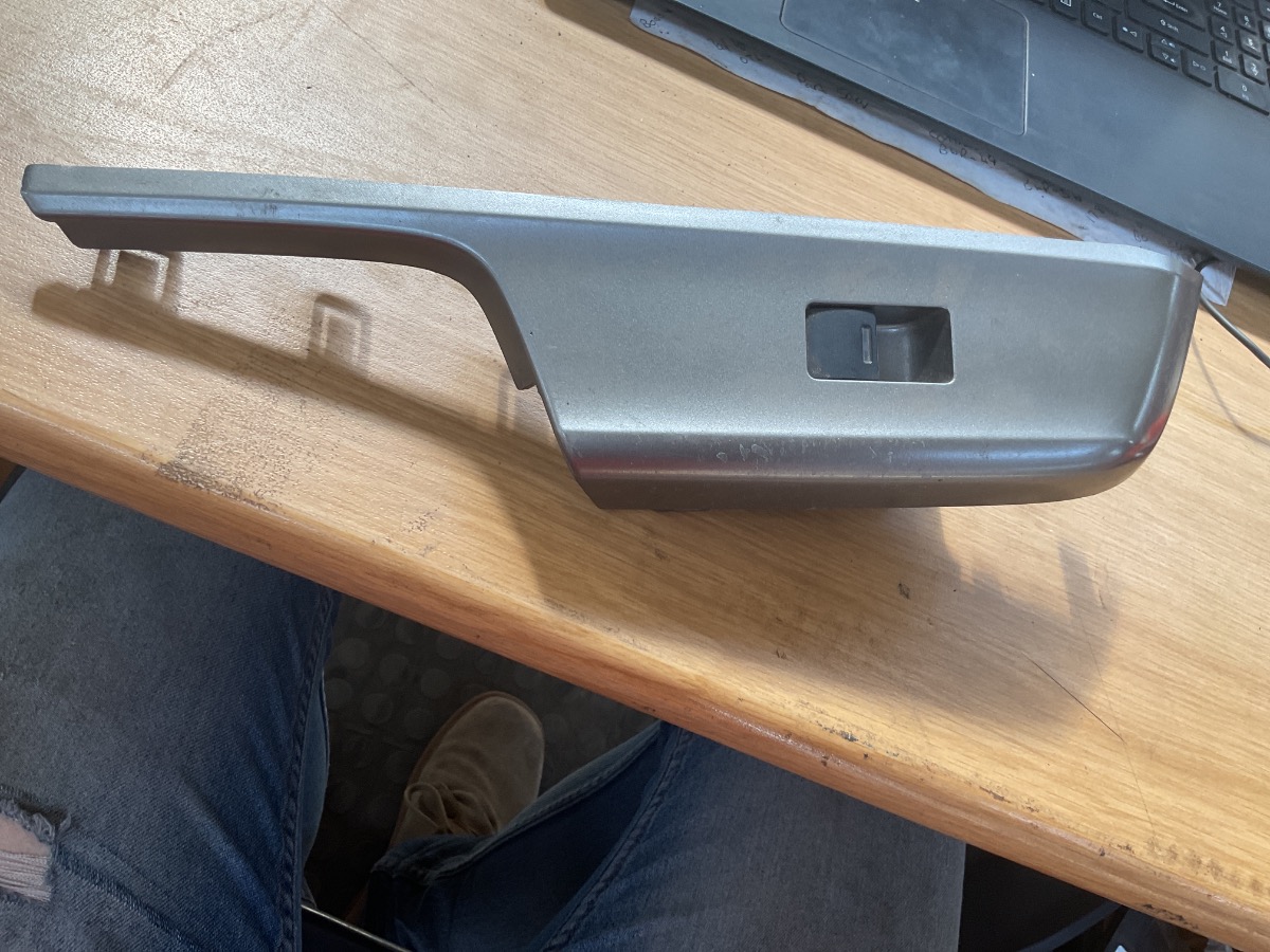 BALLADE LEFT FRONT WINDOW SWITCH
