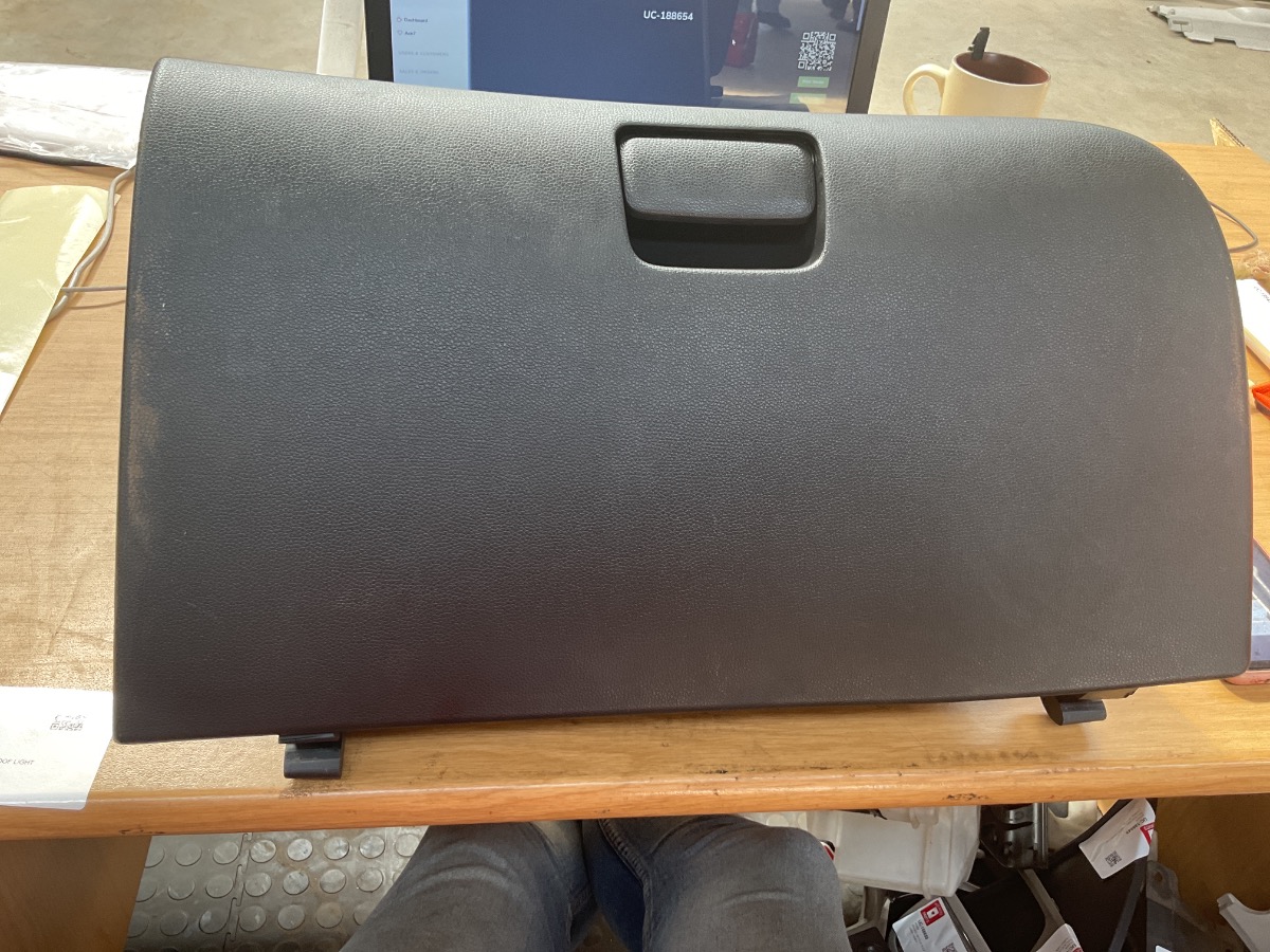 BALLADE GLOVE BOX