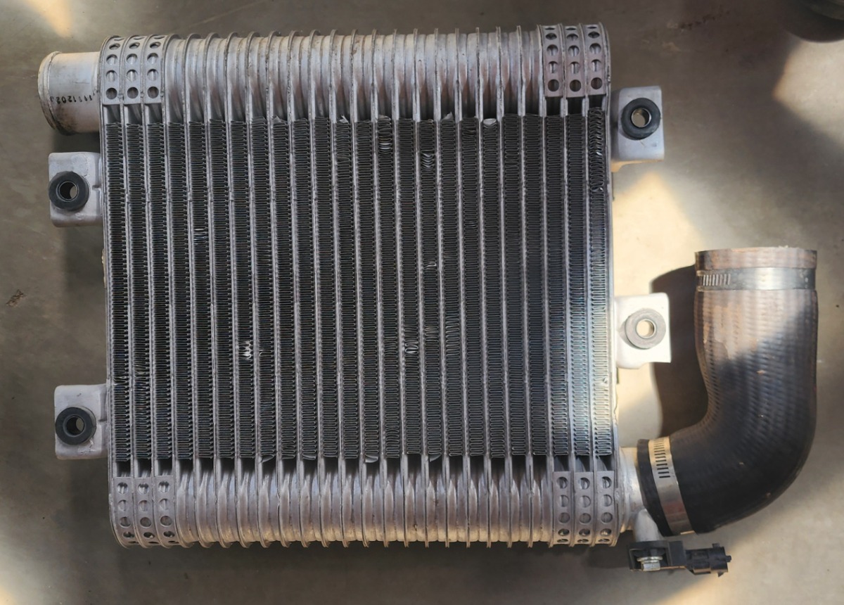 SCORPIO/PIK UP AIR CHARGE COOLER