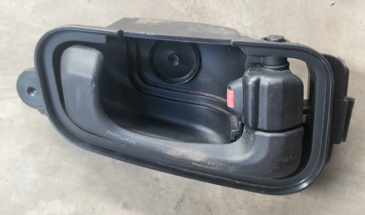 SCORPIO/PIK UP RIGHT DOOR HANDLE INNER