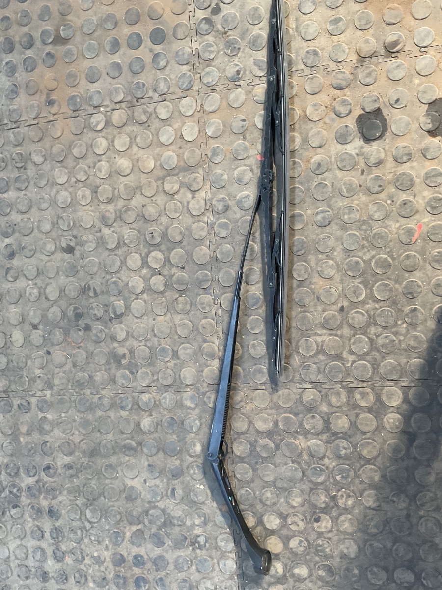 BALLADE WIPER ARM LEFT