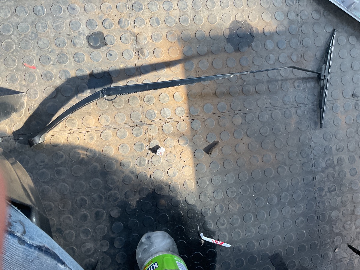 BALLADE WIPER ARM RIGHT
