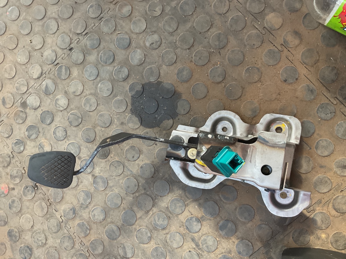 BALLADE CLUTCH PEDAL