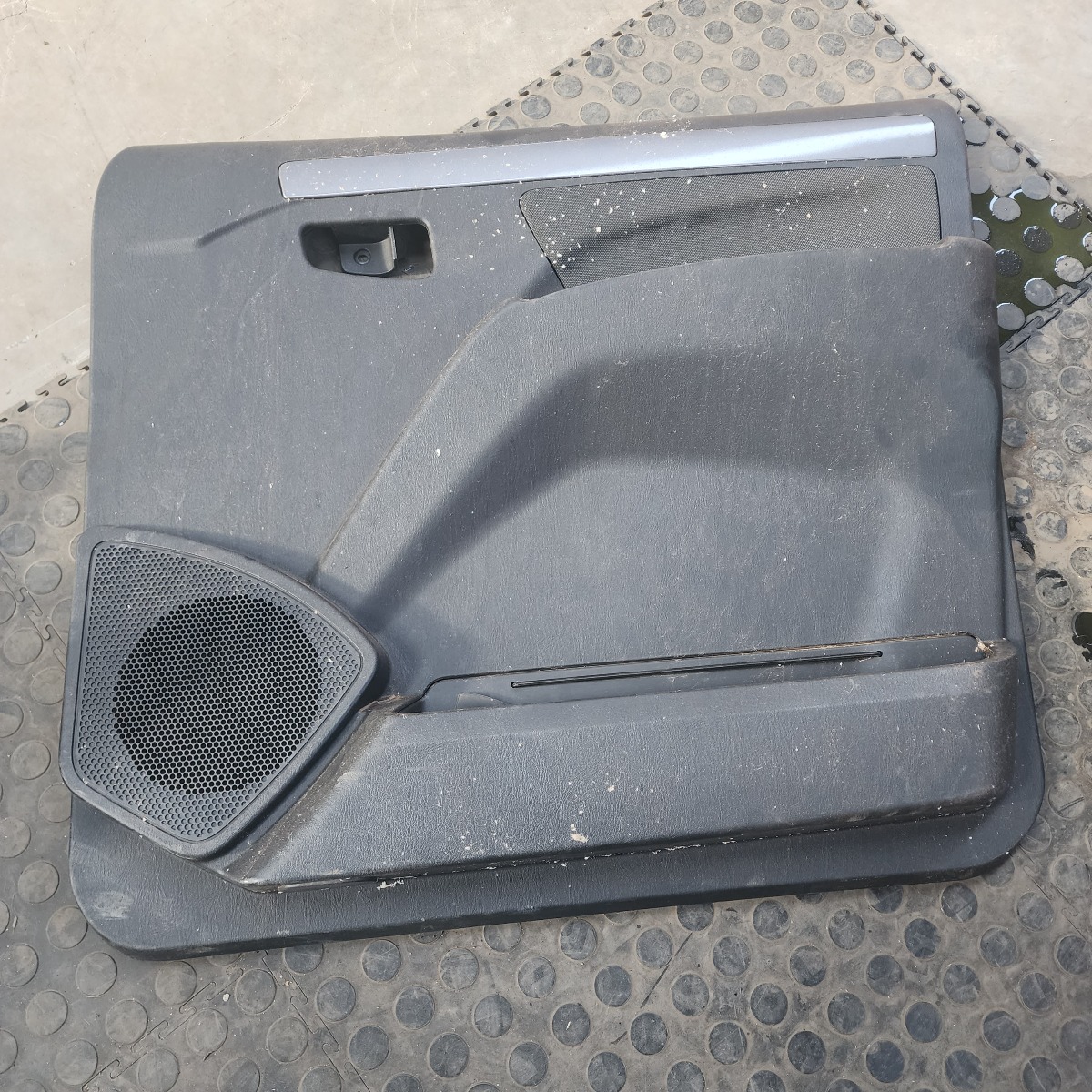 SCORPIO/PIK UP RIGHT FRONT DOOR PANEL