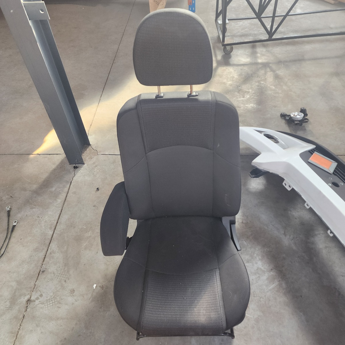 SCORPIO/PICK UP LEFT FRONT SEAT