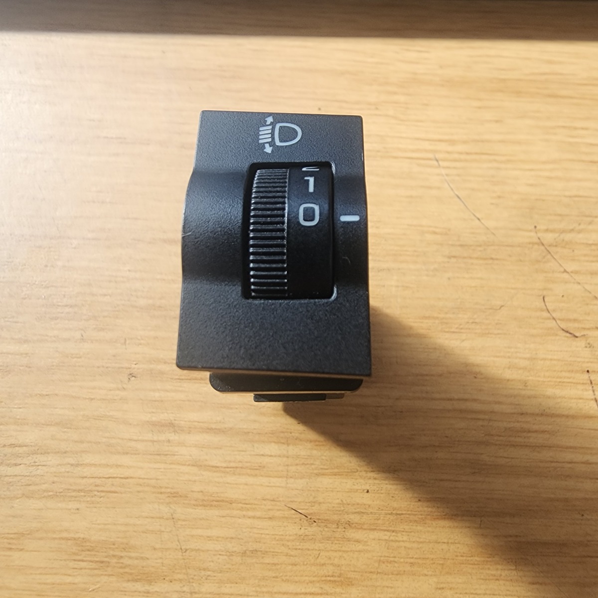 SCORPIO/PICK HEADLIGHT ADJUSTER