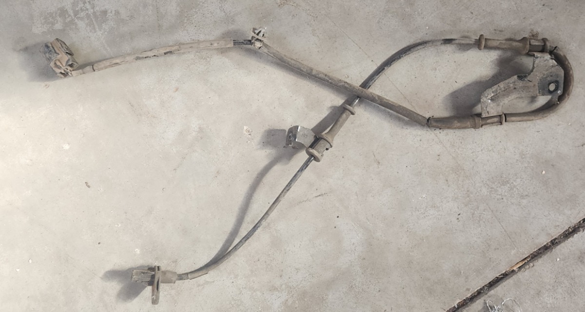 SCORPIO/PICK UP RIGHT FRONT ABS SENSOR