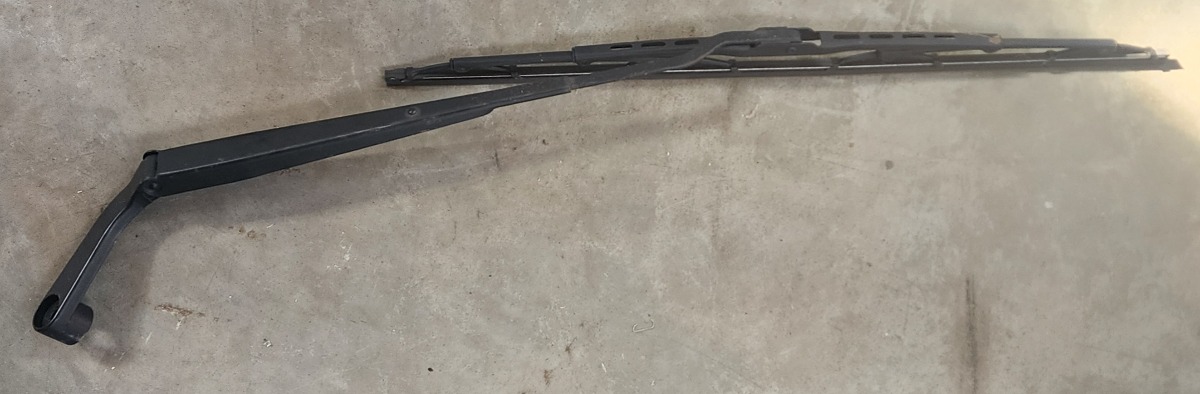 SCORPIO/PICK UP RIGHT FRONT WIPER ARM