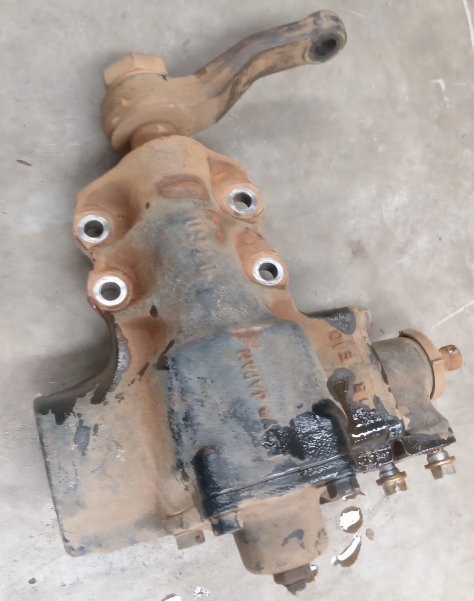 NP300 STEERING BOX