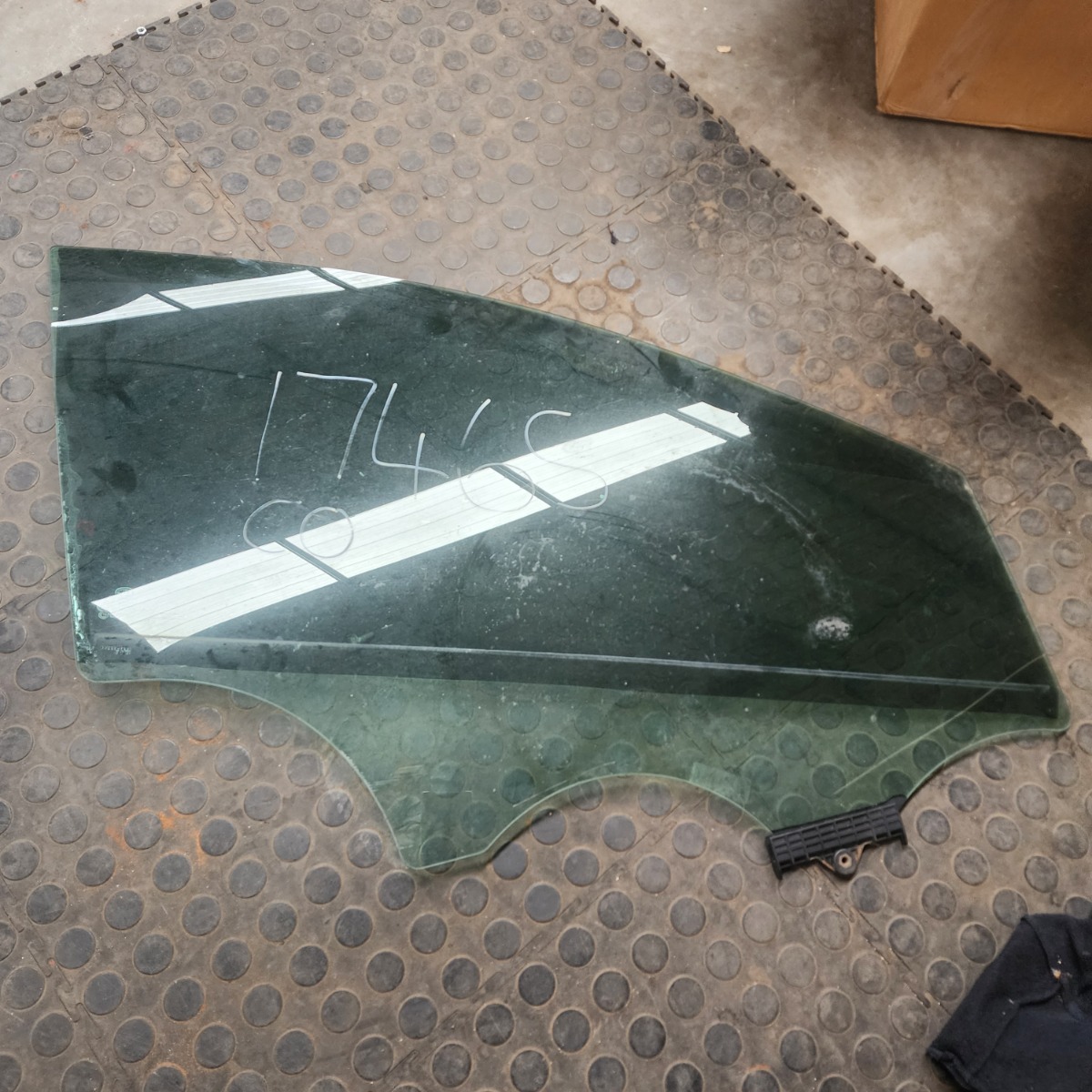 SPORTAGE RIGHT FRONT DOOR GLASS