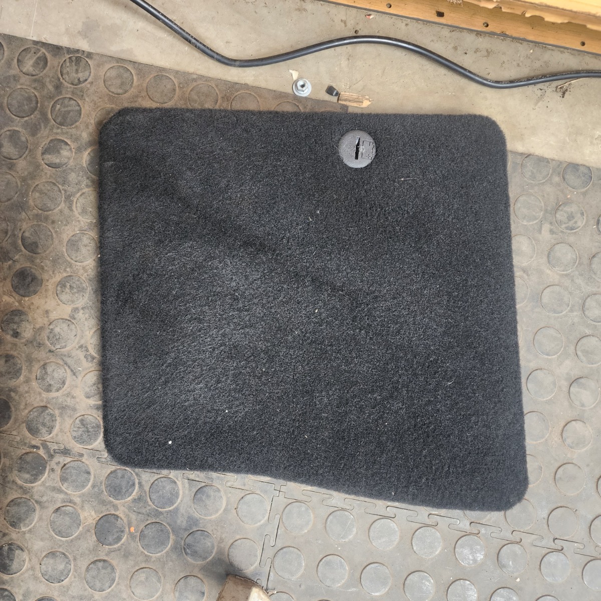 W169 RIGHT FRONT FLOOR COVER