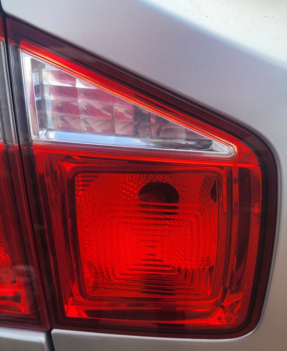 ORLANDO LEFT INNER TAILLIGHT