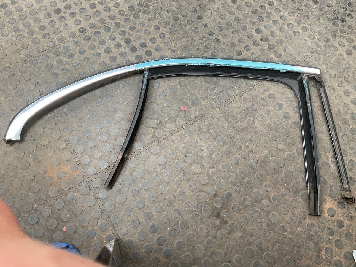 C CLASS DOOR SEAL REAR RIGHT