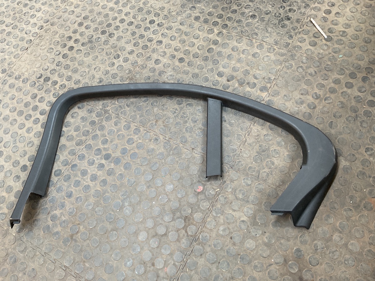 C CLASS DOOR SEAL OUTER COVER