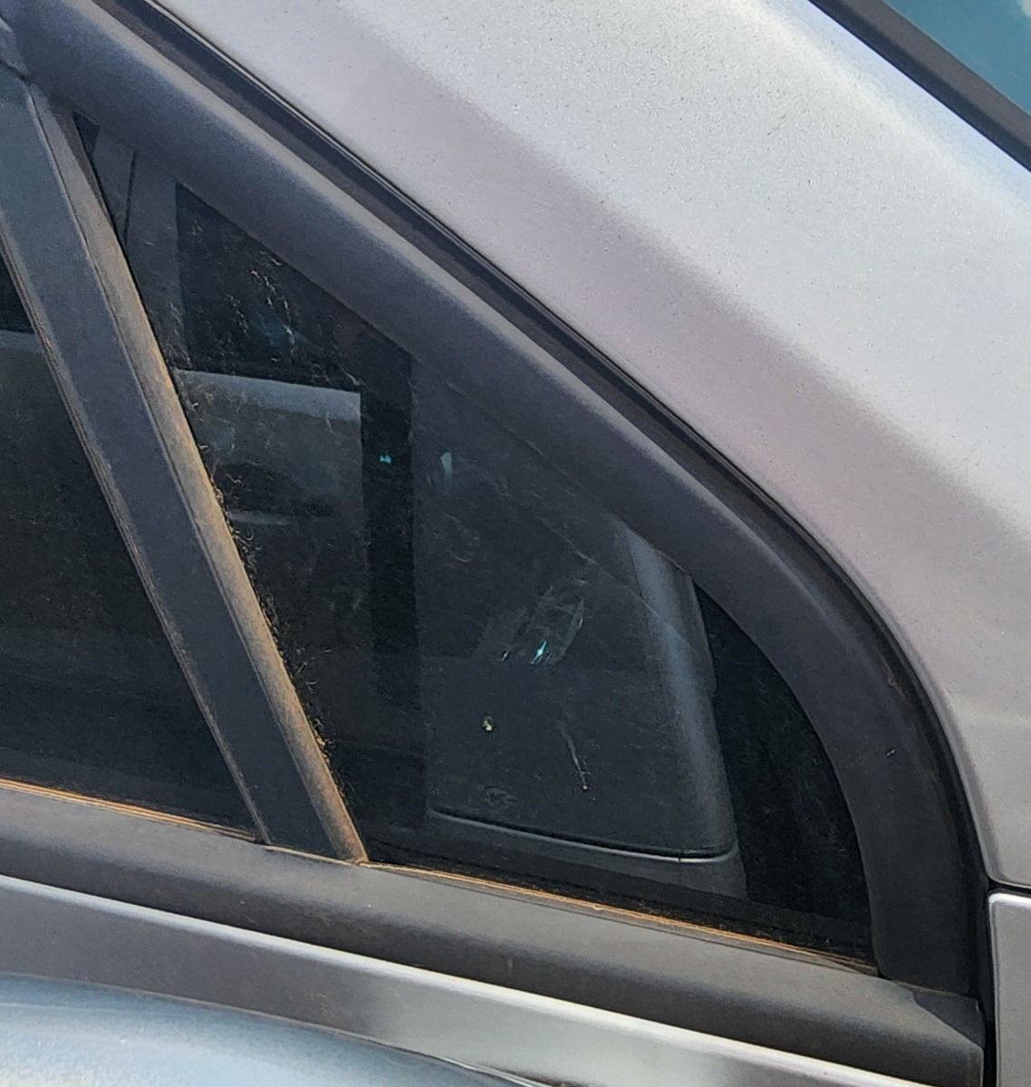ORLANDO RIGHT FRONT DOOR QUARTER VENT