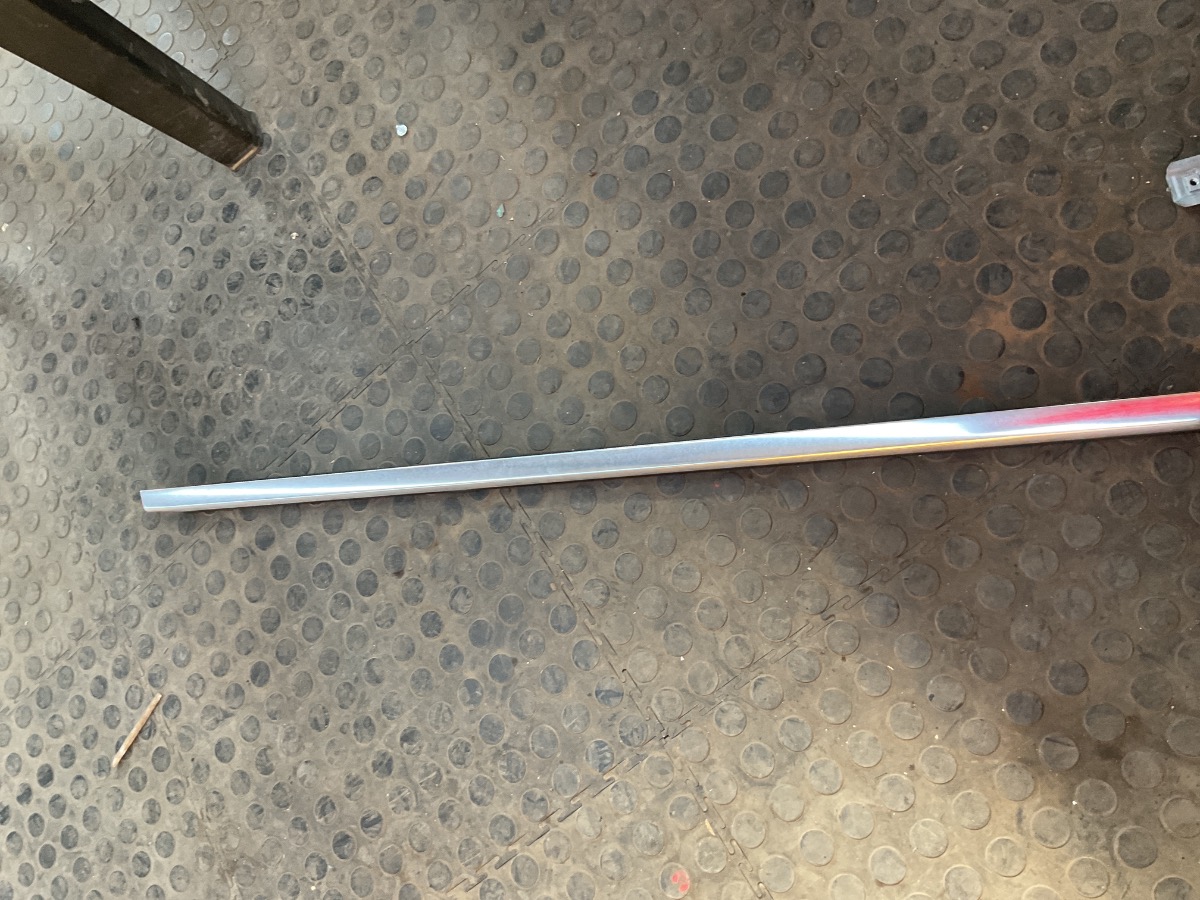 C CLASS REAR LEFT ROOF SEAL