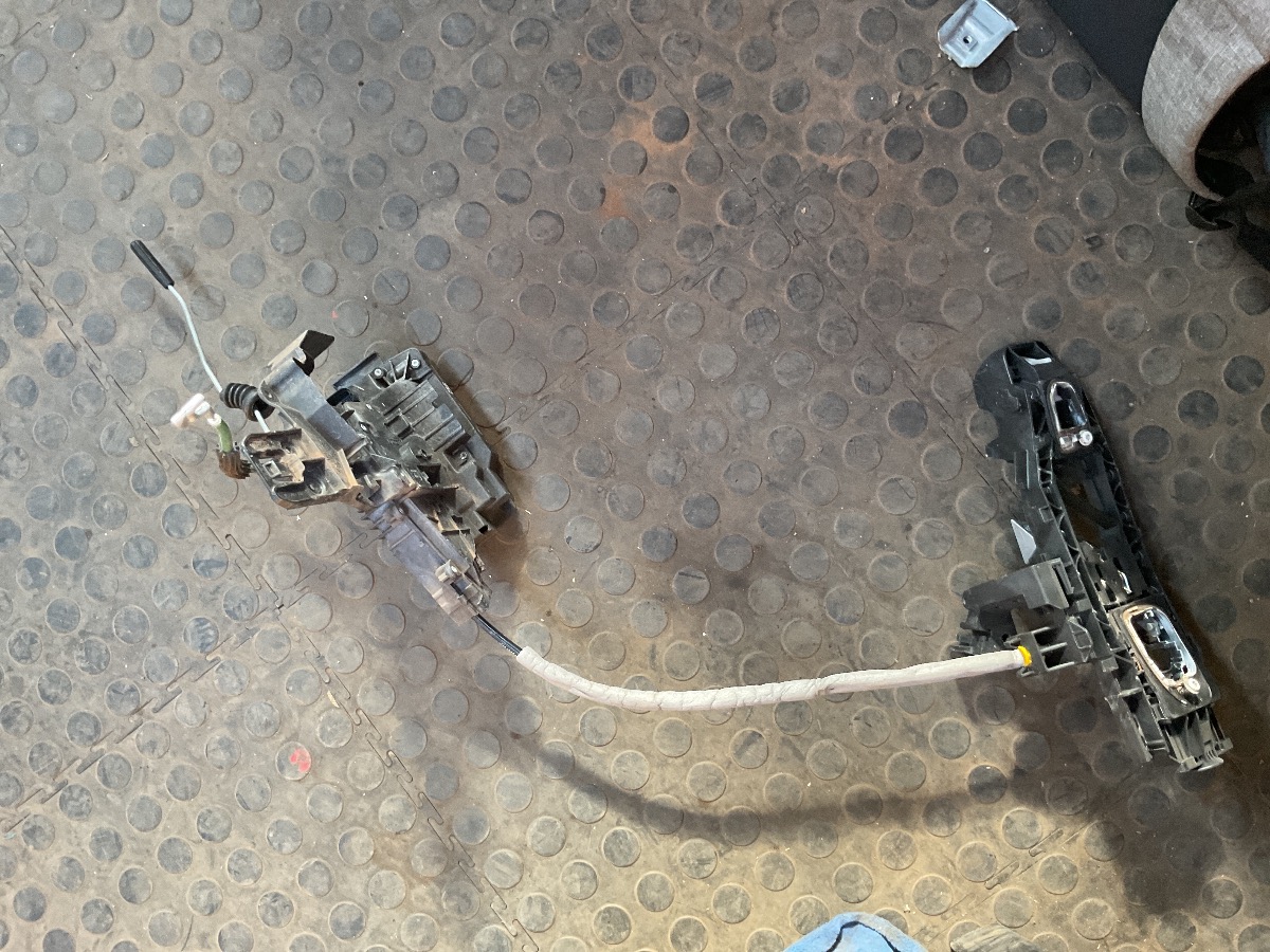 C CLASS DOOR LOCK REAR LEFT