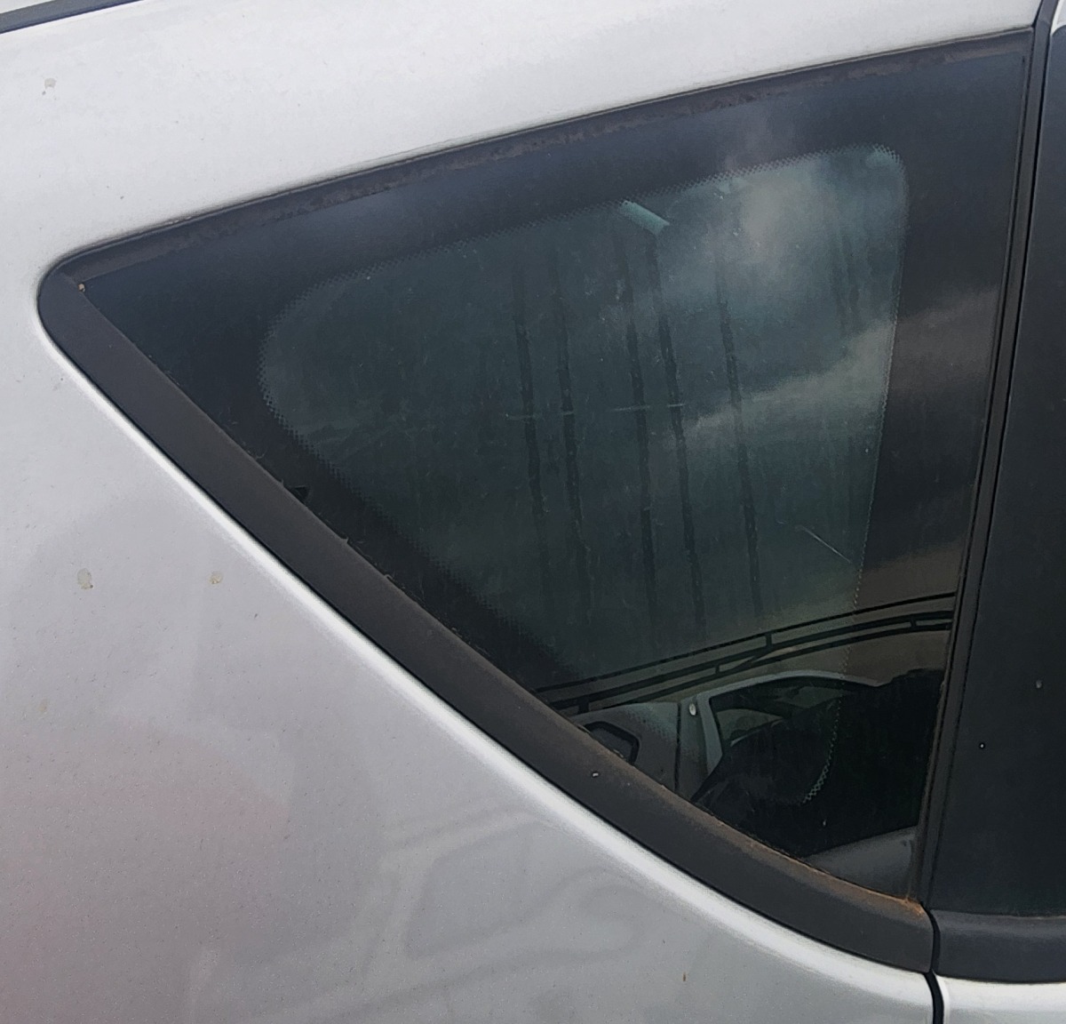 W169 RIGHT REAR QUARTER VENT