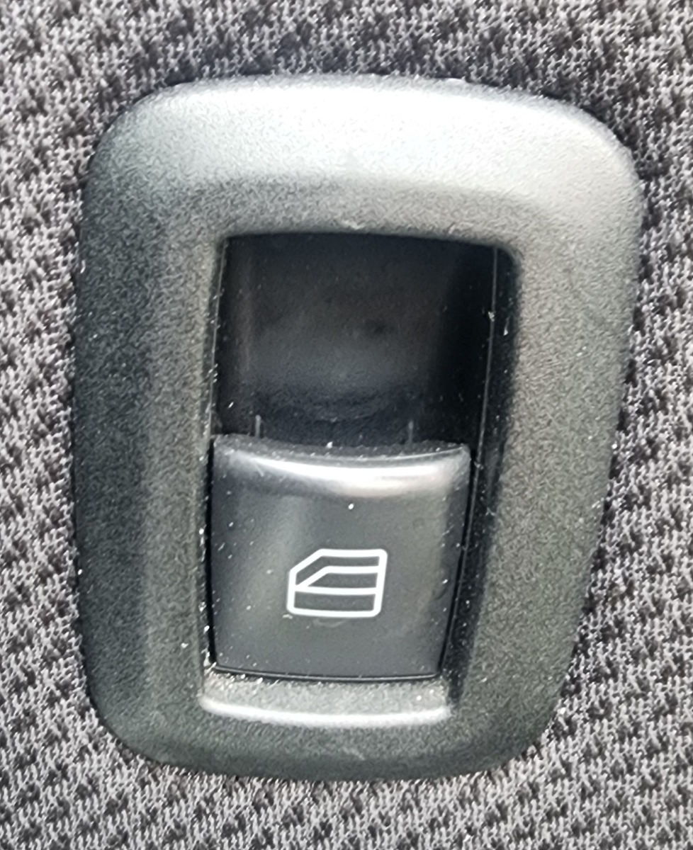 W169 RIGHT REAR WINDOW SWITCH