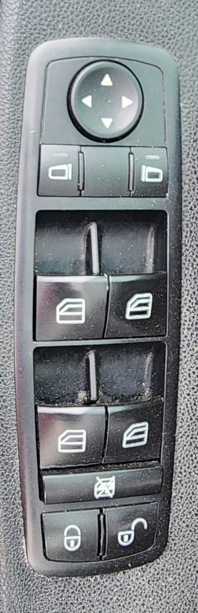 W169 RIGHT FRONT WINDOW SWITCH