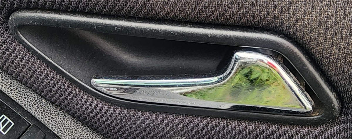 W169 RIGHT FRONT INNER HANDLE