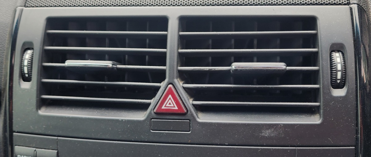 W169 CENTRE DASH VENT