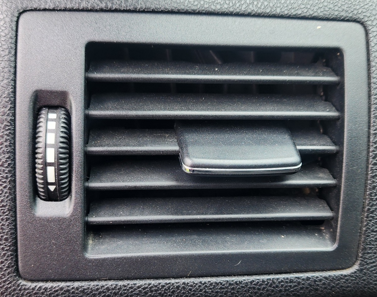W169 LEFT DASH VENT