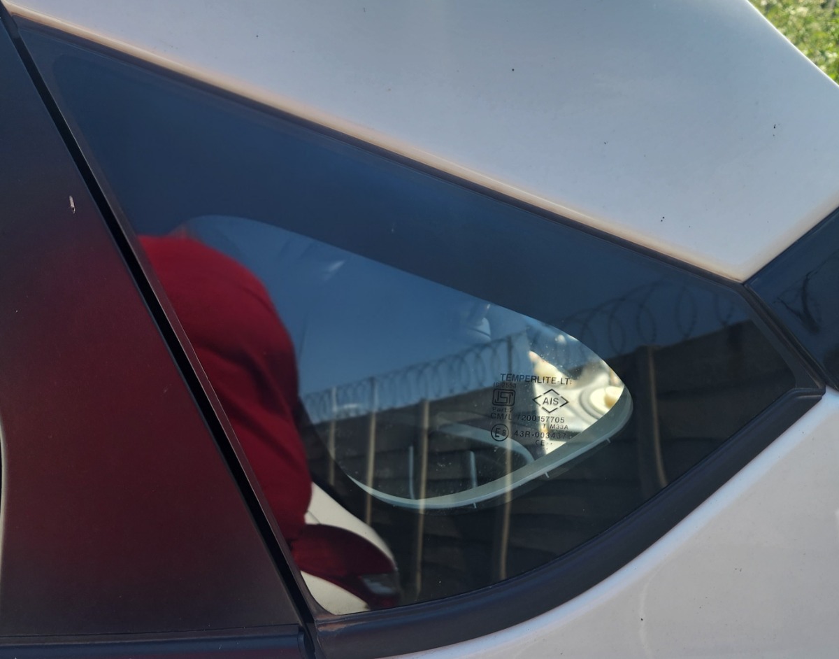 FRONX LEFT REAR QUARTER VENT