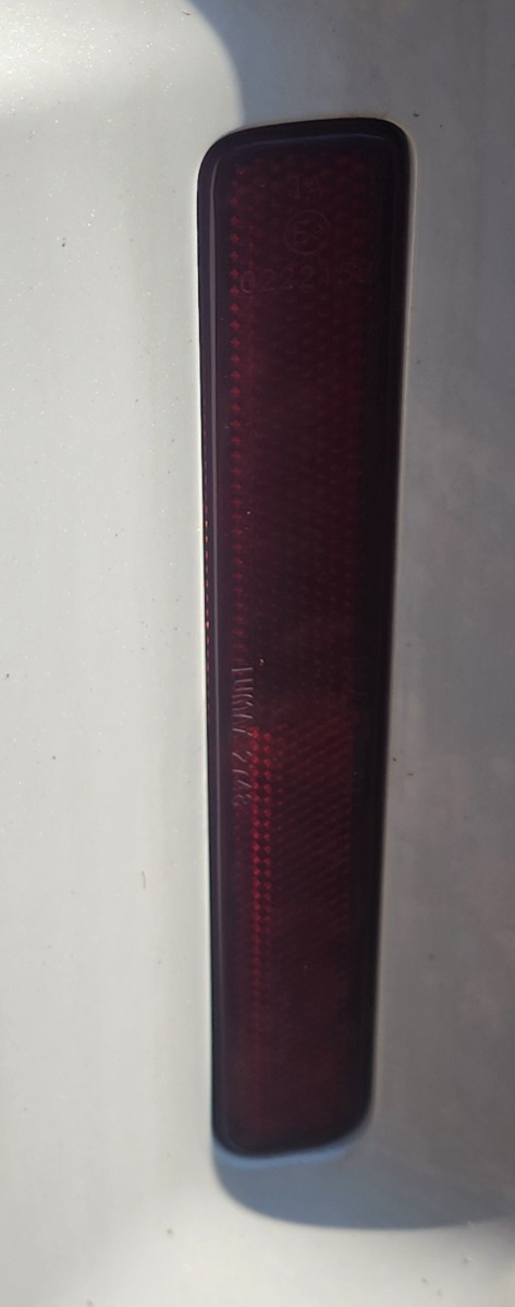 FRONX RIGHT REAR REFLECTOR