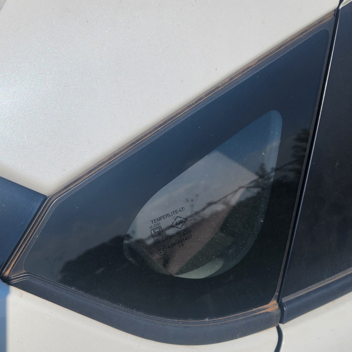 FRONX RIGHT REAR QUARTER VENT
