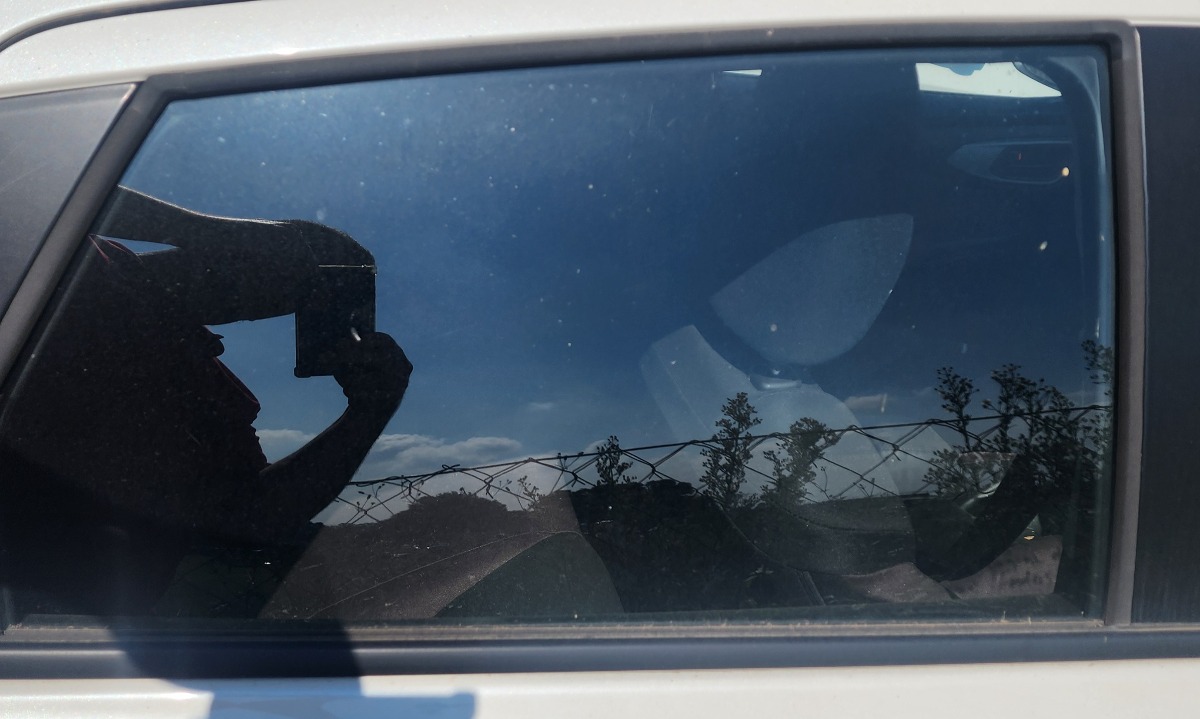 FRONX RIGHT REAR DOOR GLASS