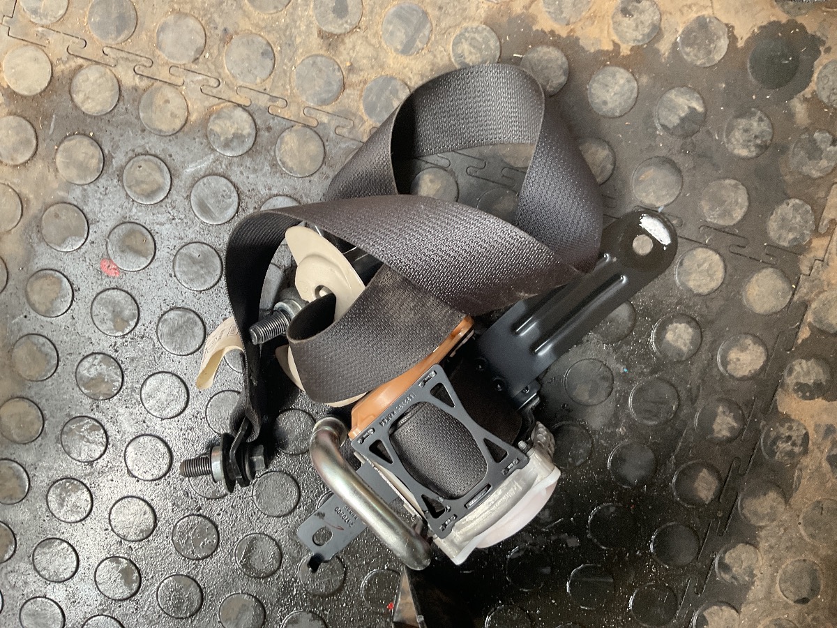 BALLADE REAR CENTER SAFTY BELT
