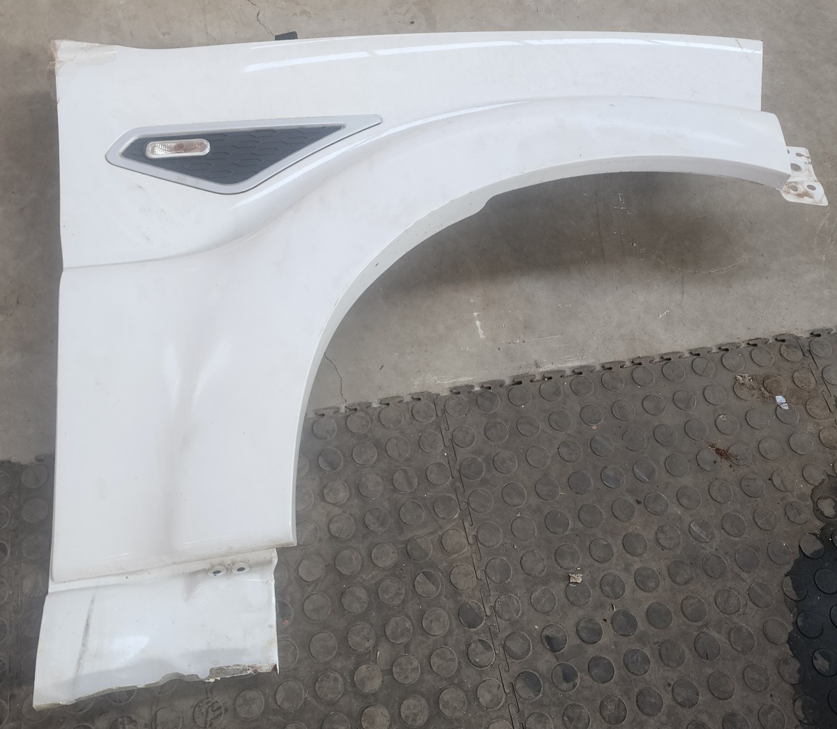 SCORPIO/PIK UP RIGHT FRONT FENDER