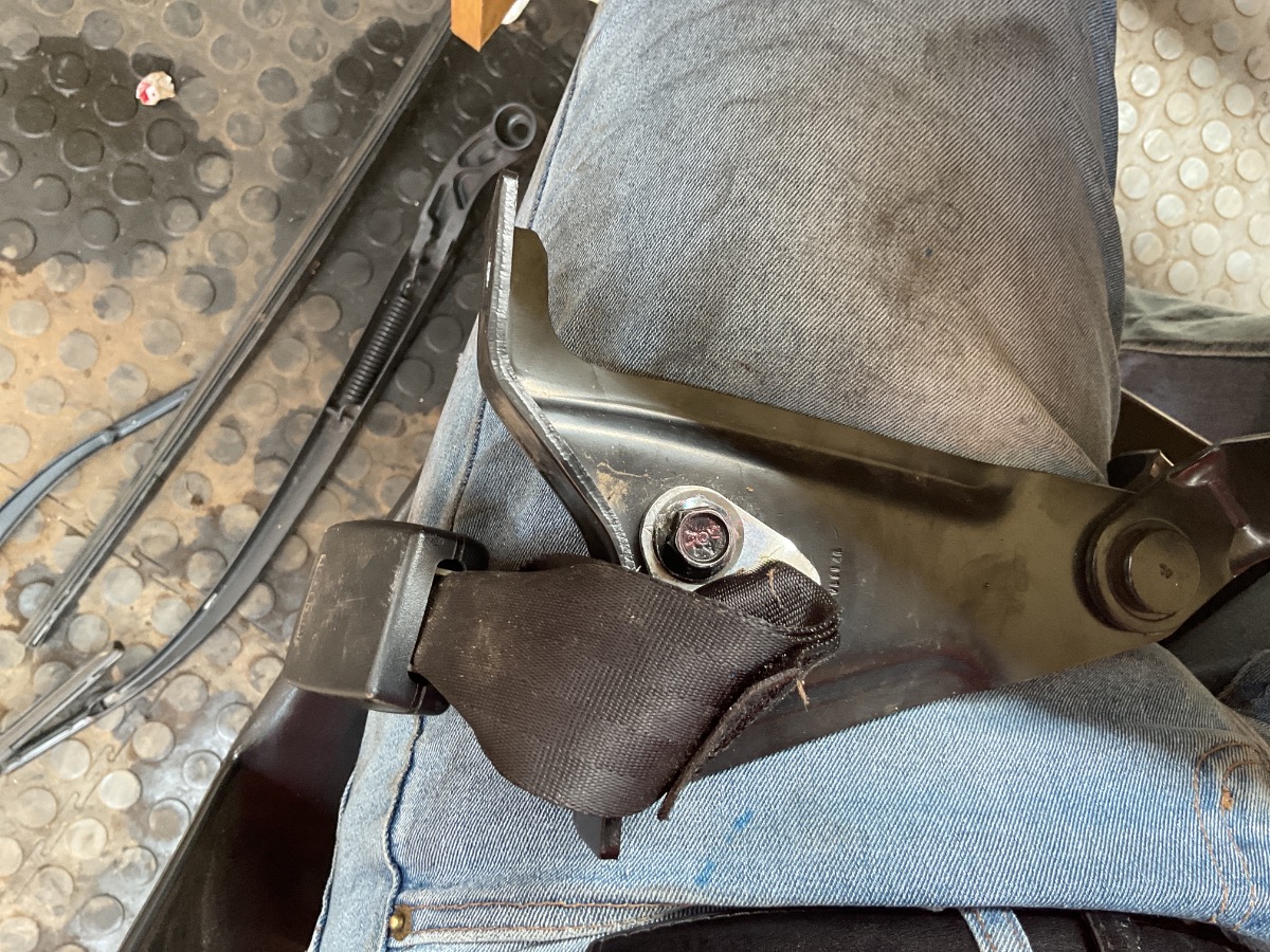 IGNIS REAR SEAT BUCKEL