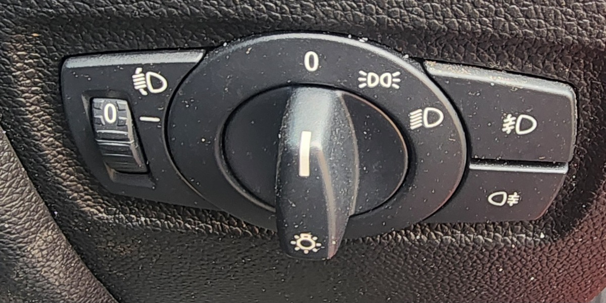 E81 HEADLIGHT SWITCH