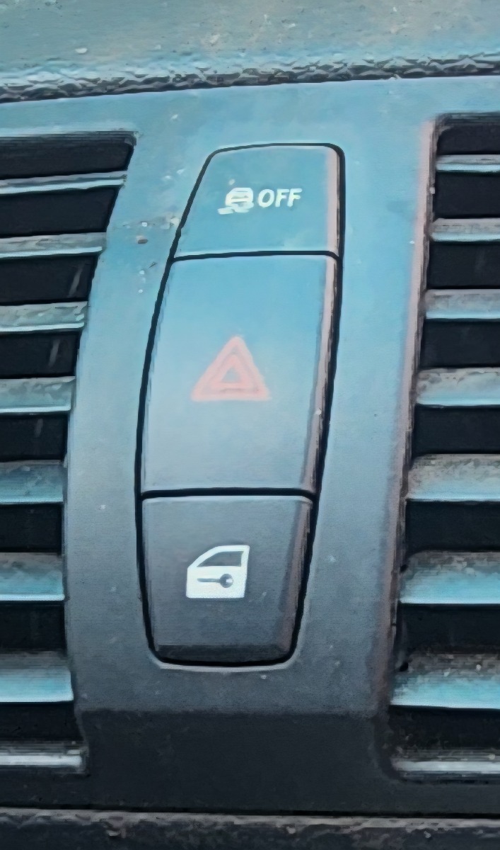E81 CENTRE LOCK SWITCH