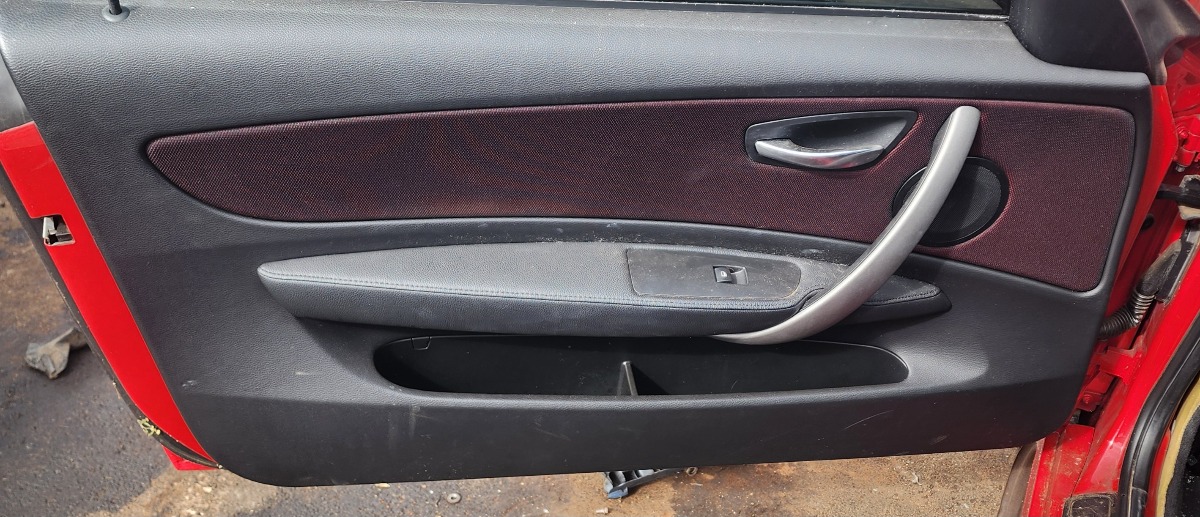 E81 LEFT DOOR PANEL COVER
