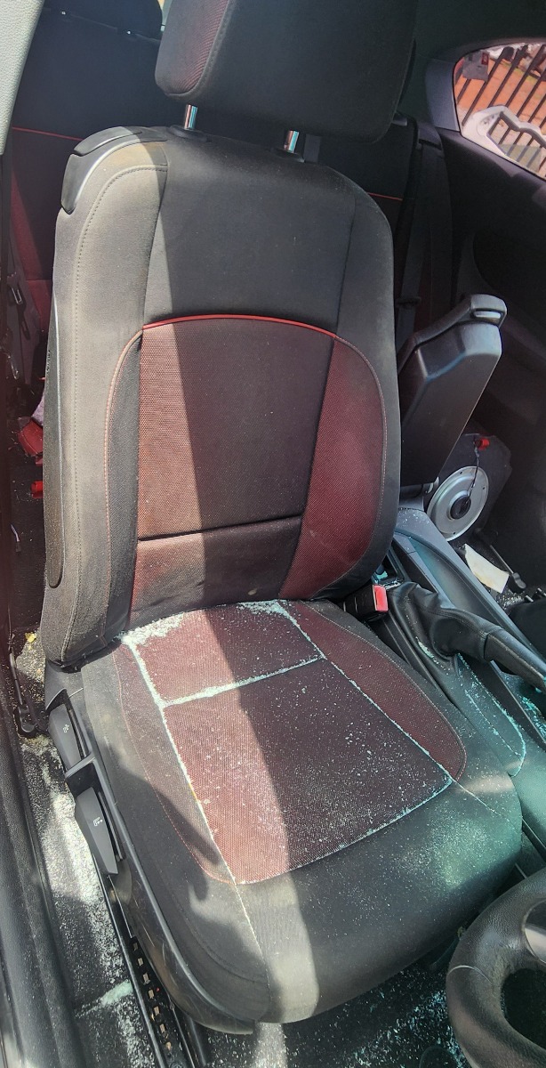 E81 RIGHT FRONT SEAT