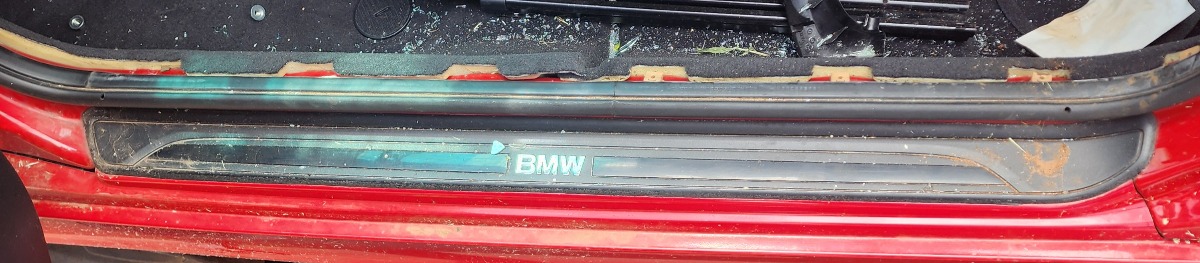 E81 LEFT ENTRANCE COVER