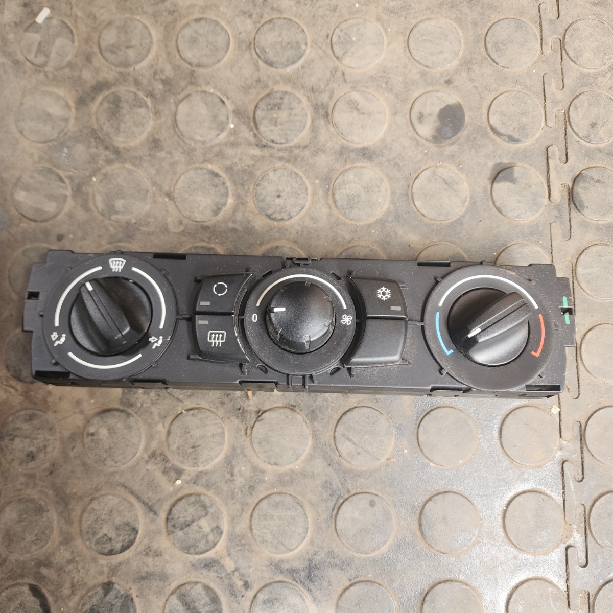 E81 HEATER CONTROLE
