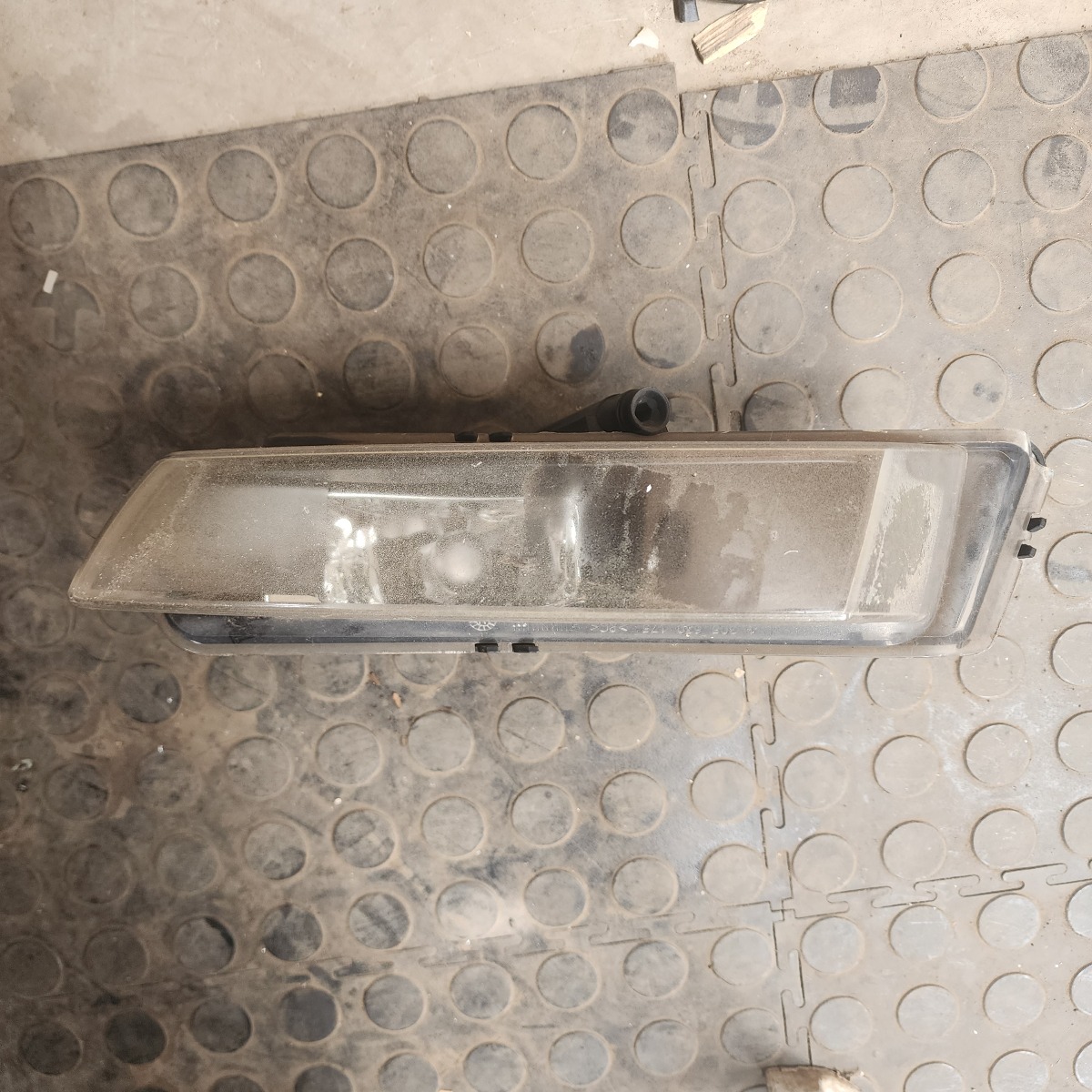 E81 LEFT SPOTLIGHT (NEEDS BRACKETS)