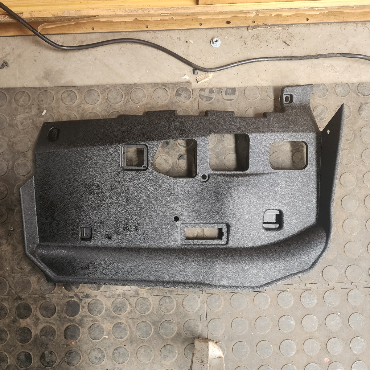 E81 LEFT LOWER DASH TRIM