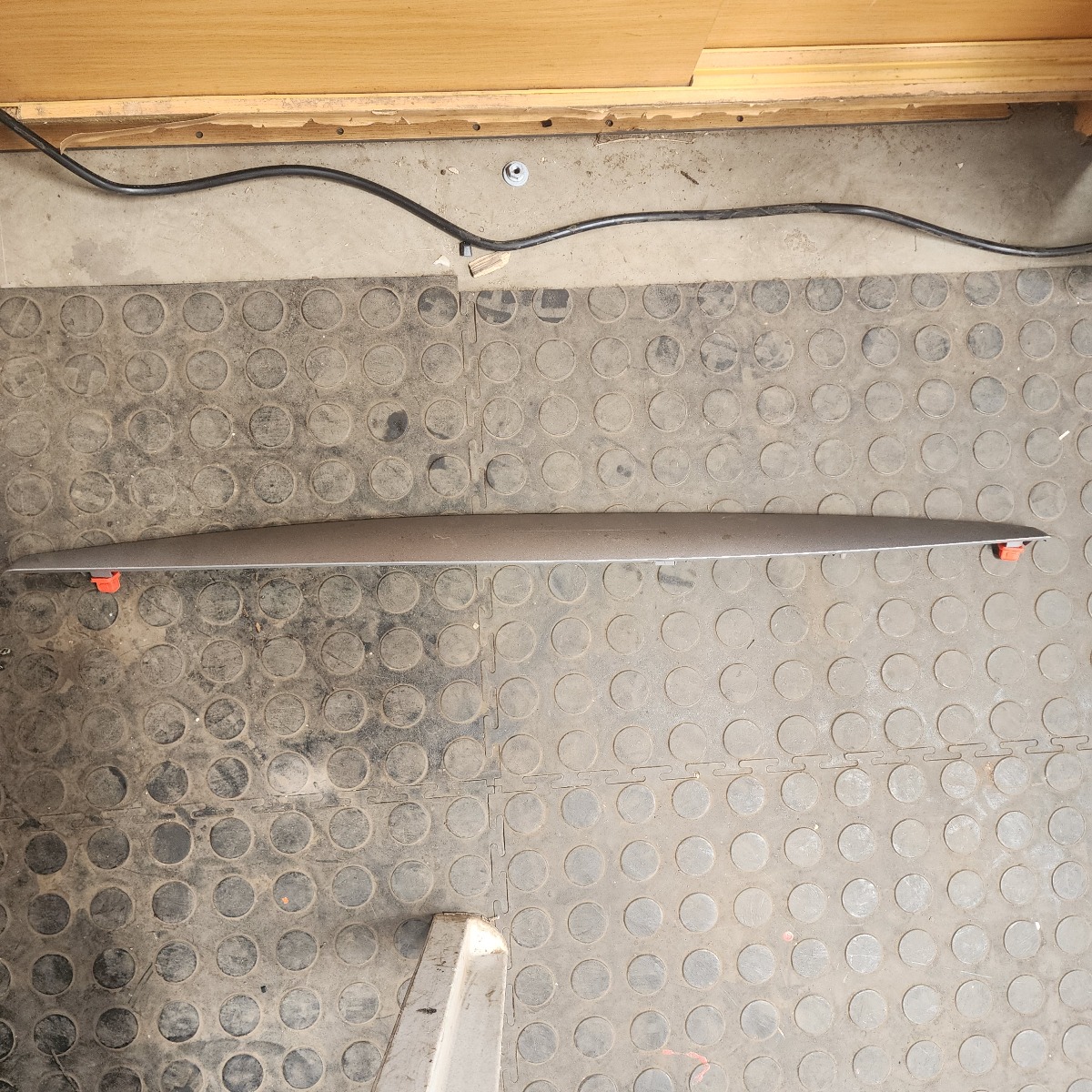 E81 LEFT DASH TRIM