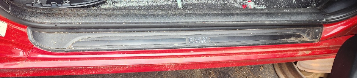 E81 RIGHT ENTRANCE TRIM