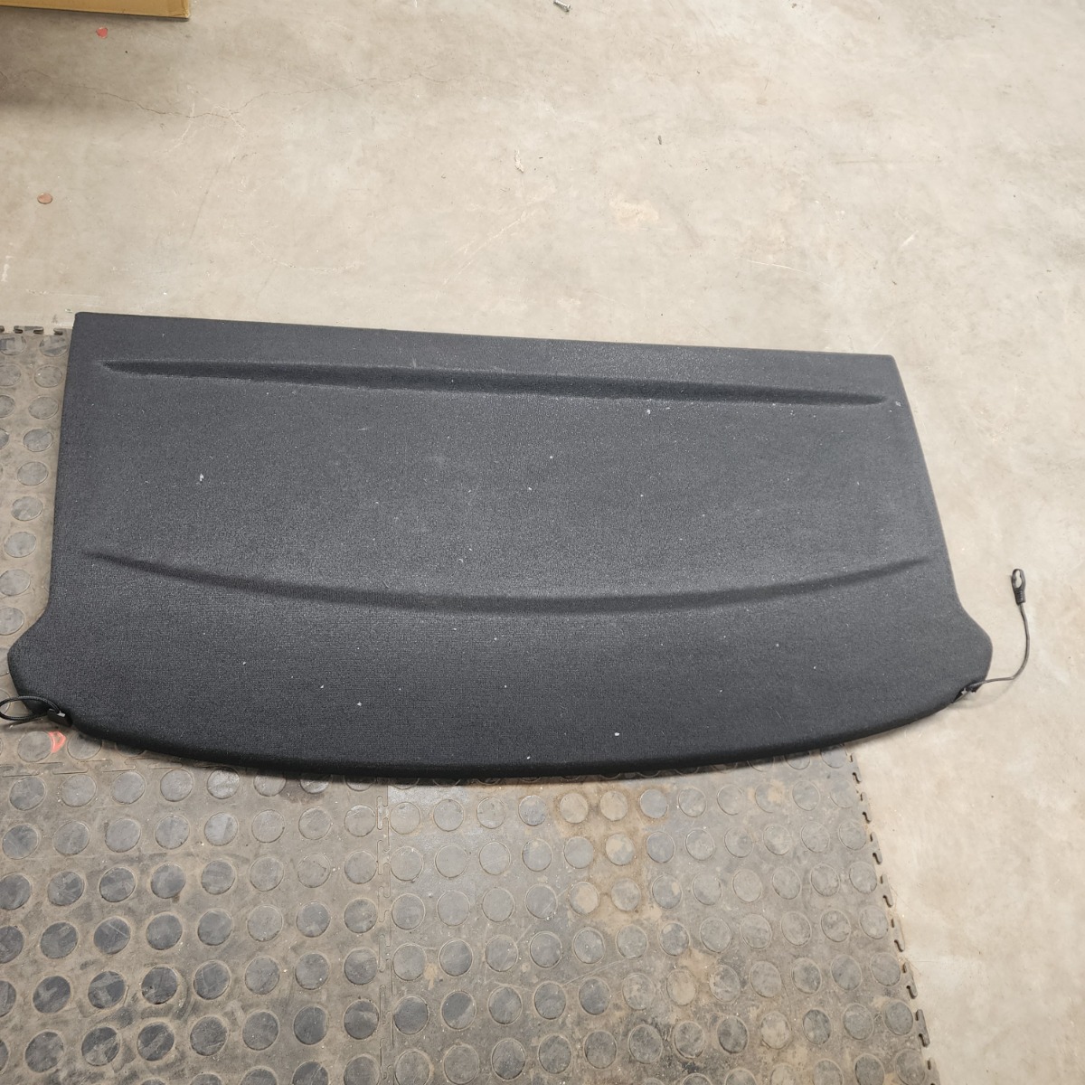 E81 PARCEL SHELF