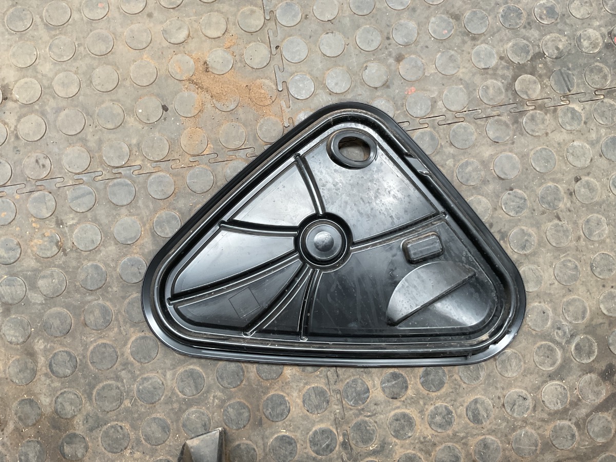 T CROSS LEFT FRONT INNER DOOR COVER