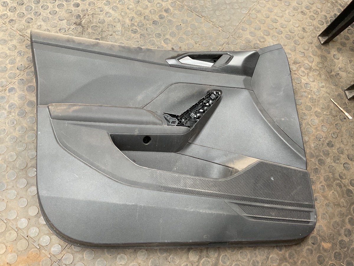 T CROSS FRONT RIGHT DOOR PANEL